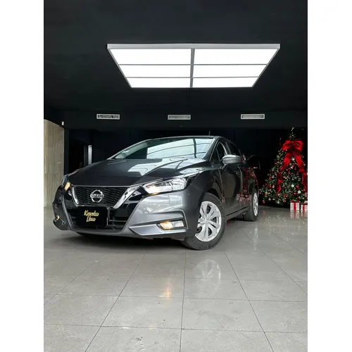 Nissan Versa 2021 Gris Caracas
