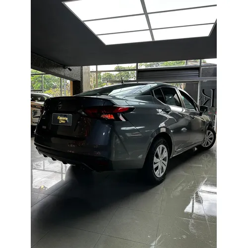 Nissan Versa 2021 Gris Caracas