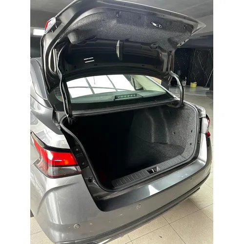 Nissan Versa 2021 Gris Caracas