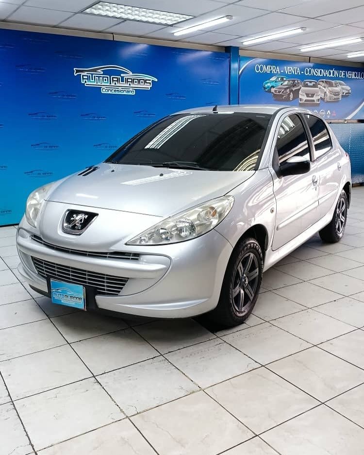 Peugeot 207 año 2012 Plata