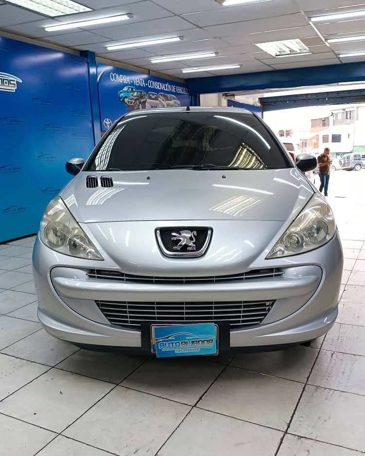 Peugeot 207 año 2012 Plata