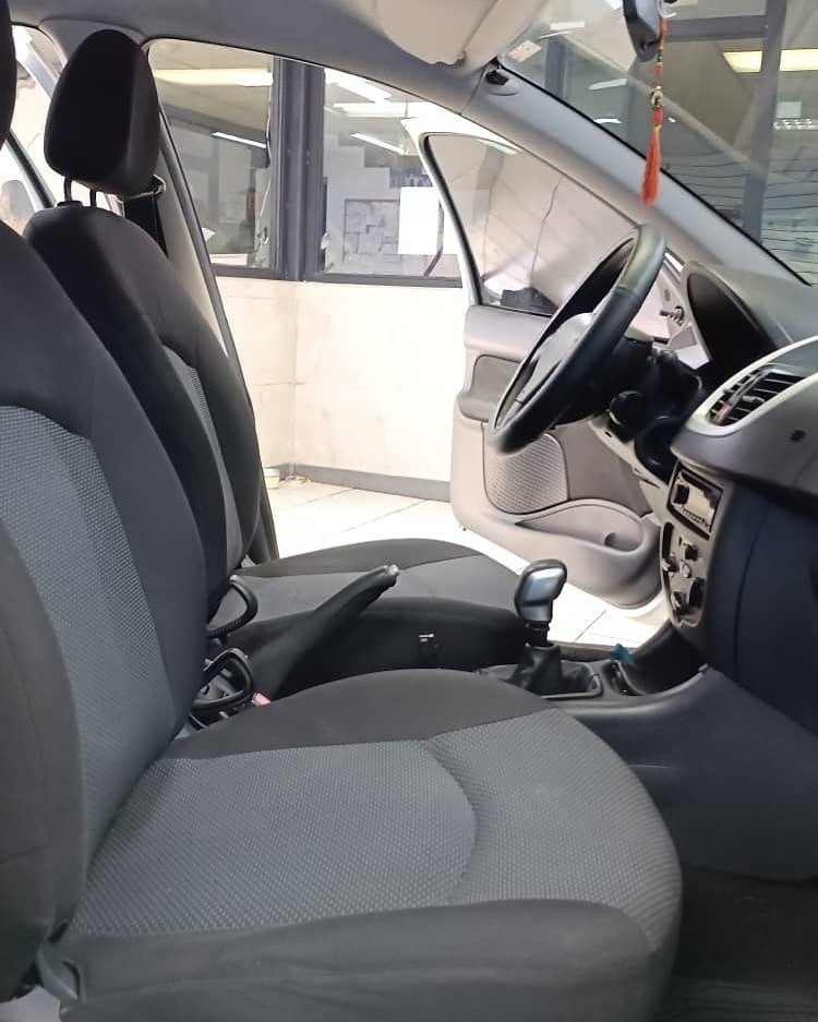 Peugeot 207 año 2012 Plata
