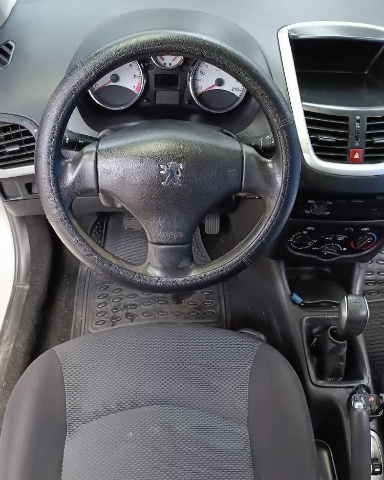 Peugeot 207 año 2012 Plata