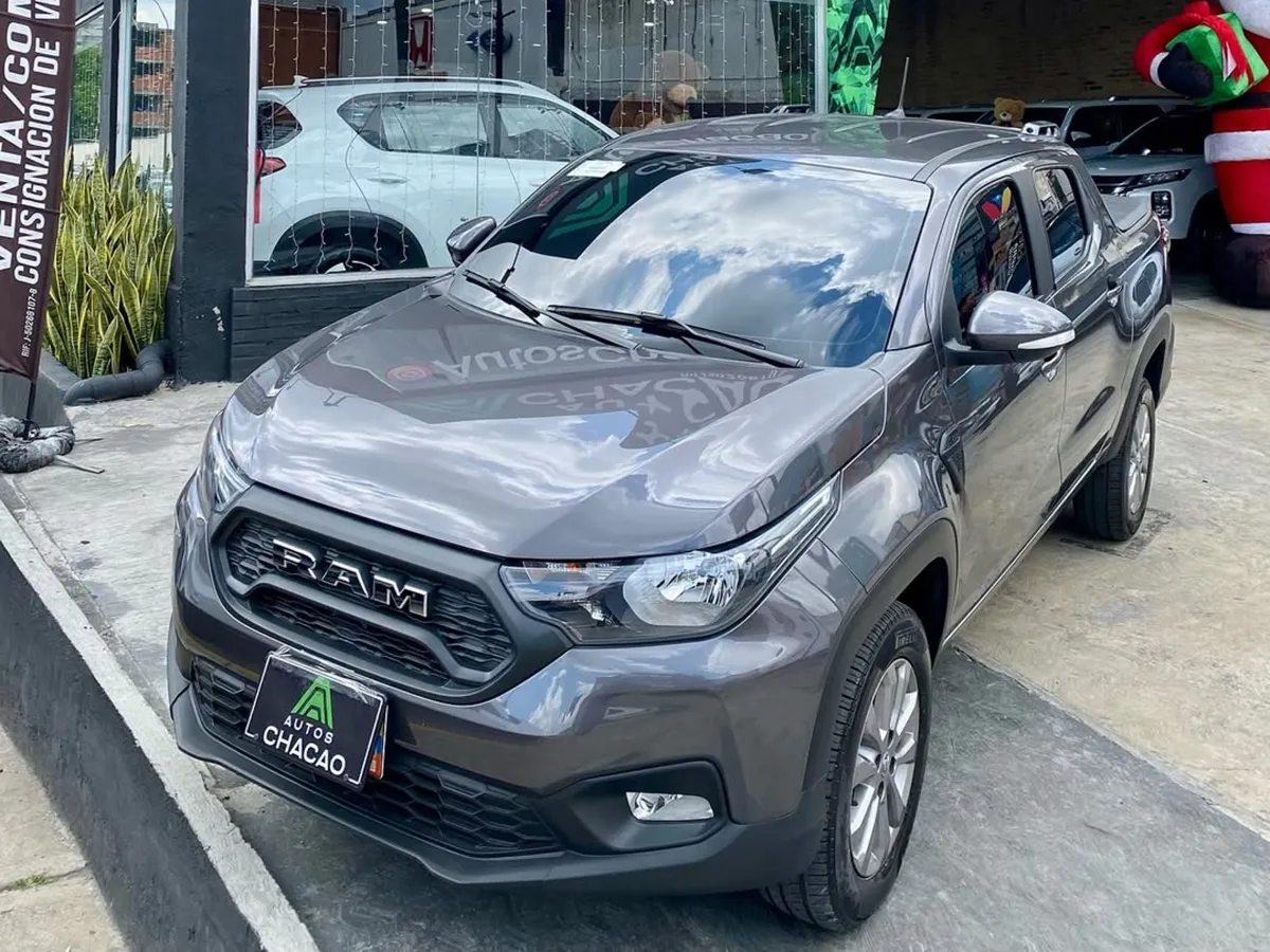 RAM 700 Bighorn 2025 Gris Caracas
