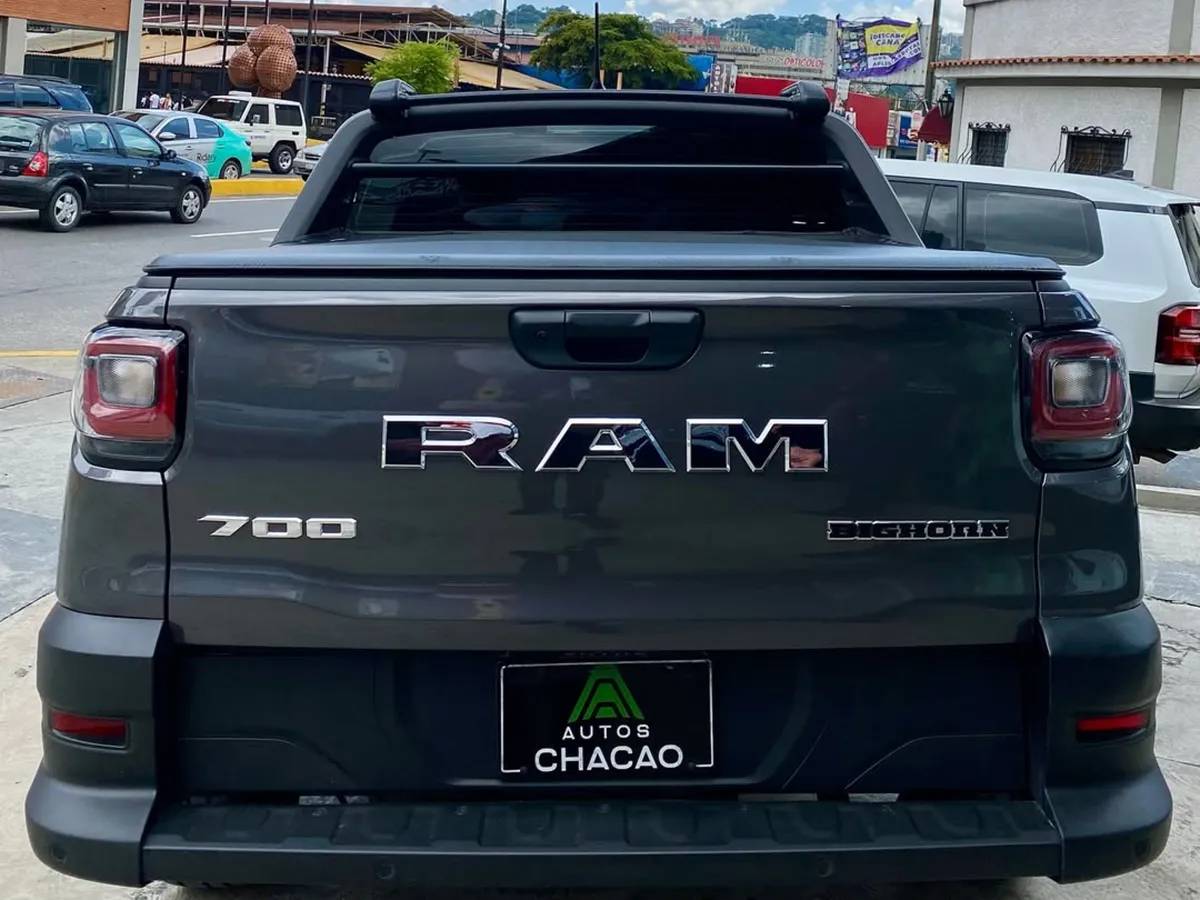RAM 700 Bighorn 2025 Gris Caracas