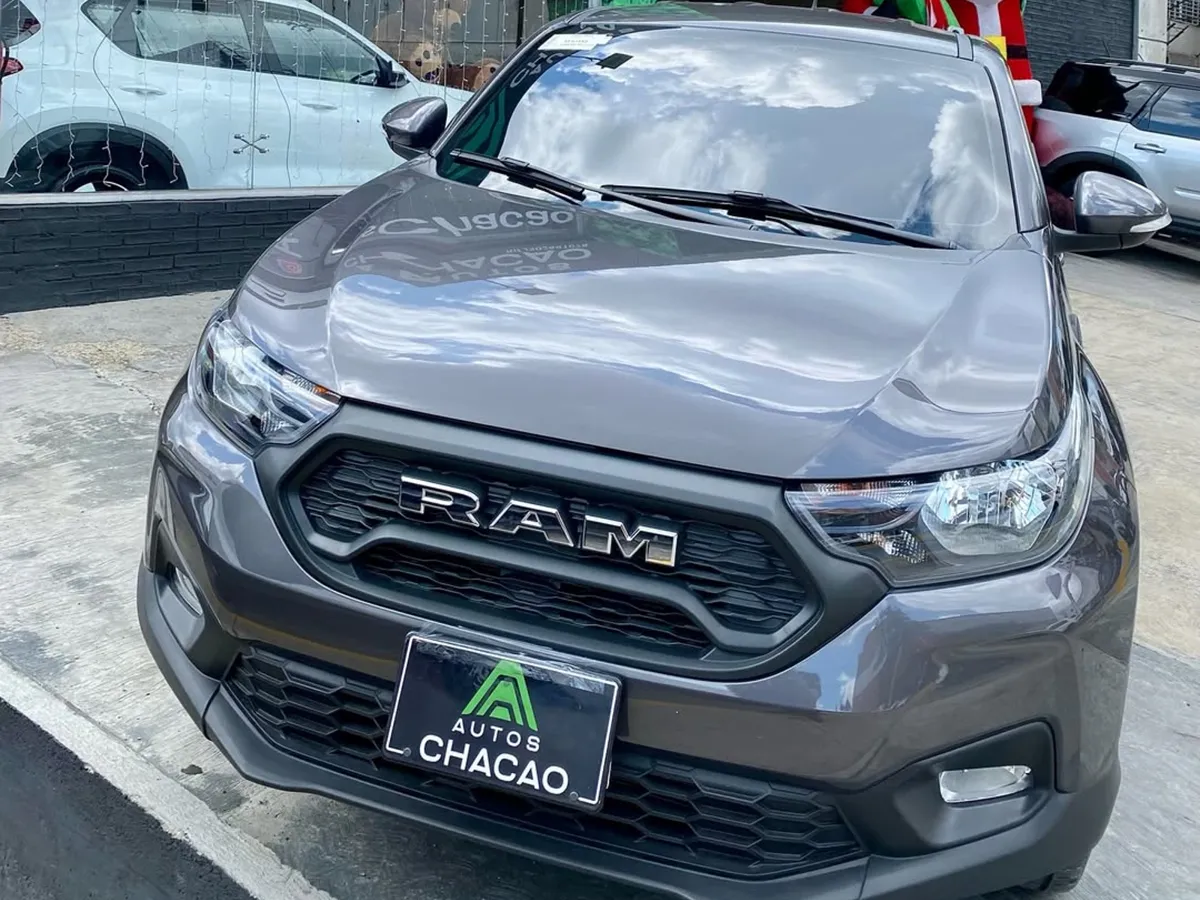 RAM 700 Bighorn 2025 Gris Caracas