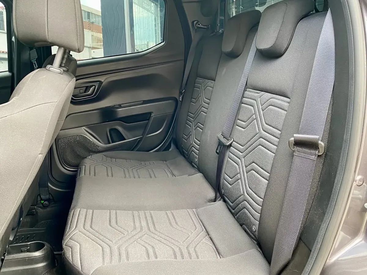 Pick up 2025 RAM 700 Bighorn gris7