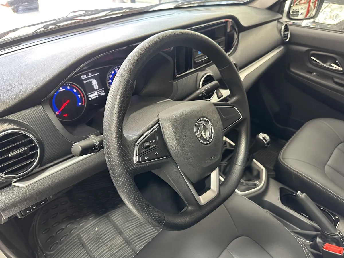 Pick up Dongfeng ZNA Rich 2025 blanco5