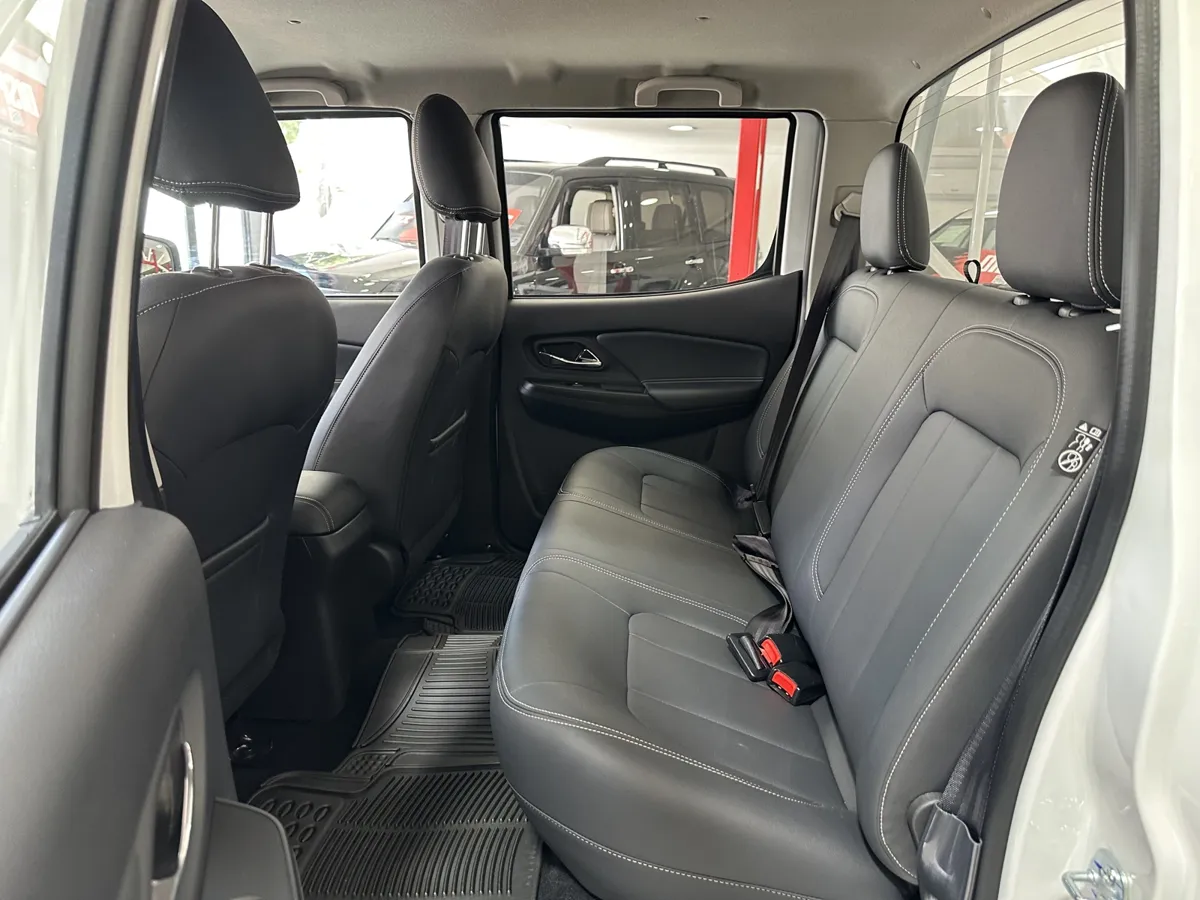 Pick up Dongfeng ZNA Rich 2025 blanco6