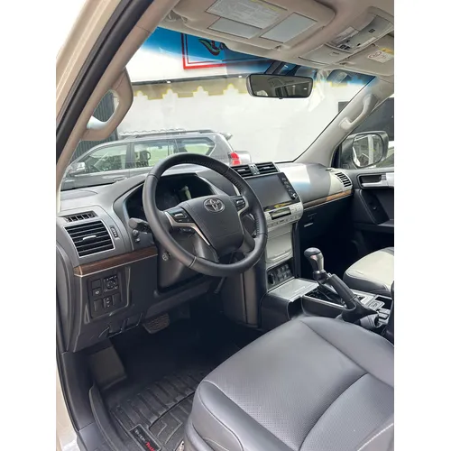 Toyota Prado VX 2023 Blanco Caracas