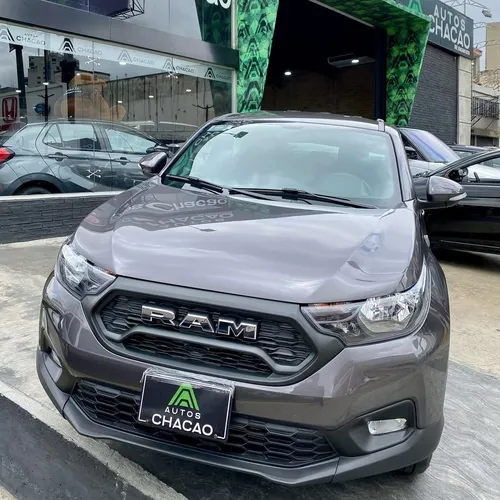 RAM Bighorn 2026 Gris Caracas