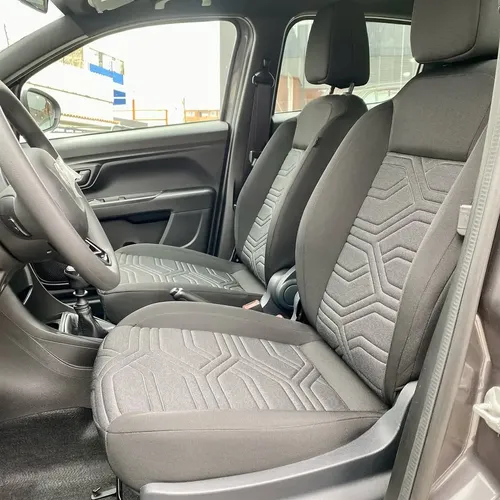 RAM Bighorn 2026 Gris Caracas