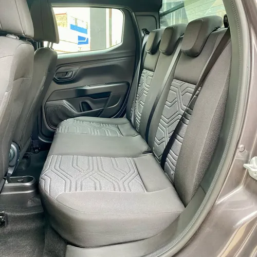 RAM 700 Bighorn 2026 Gris Caracas