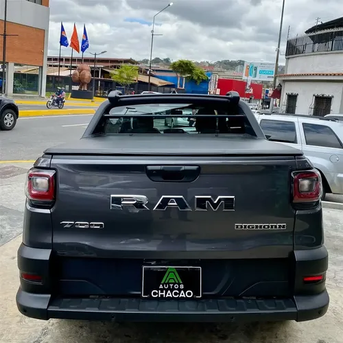 RAM Bighorn 2026 Gris Caracas