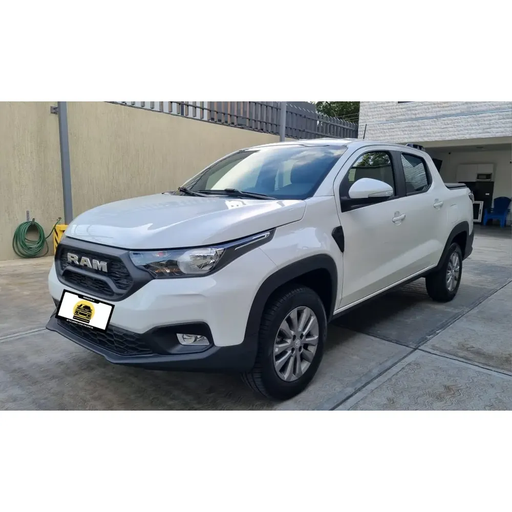 RAM Bighorn 2026 Gris Caracas