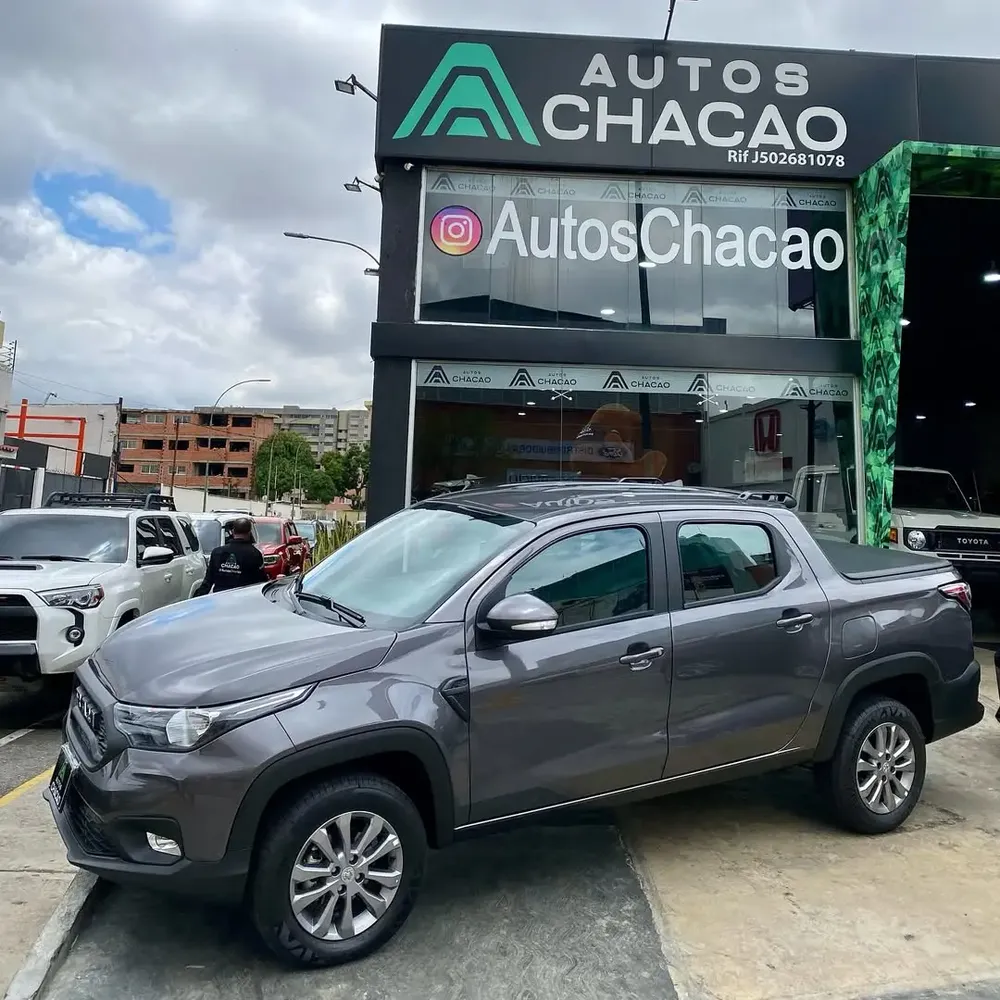 RAM Bighorn 2026 Plateado Caracas