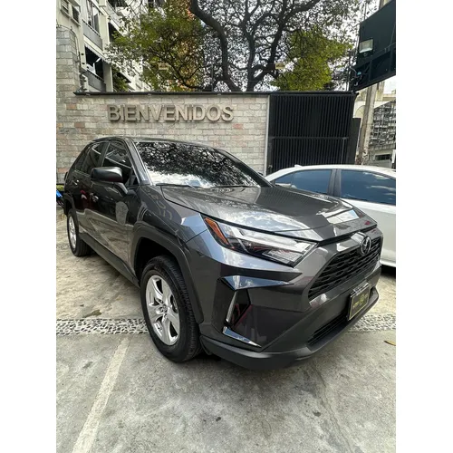 Toyota RAV4 XLE 2024 Gris Caracas