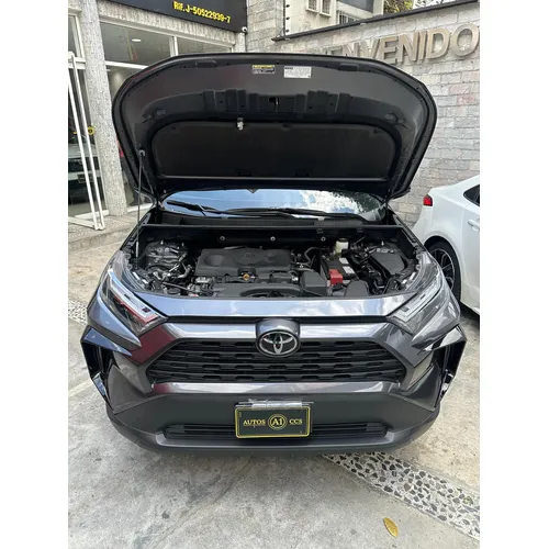 Toyota RAV4 XLE 2024 Gris Caracas