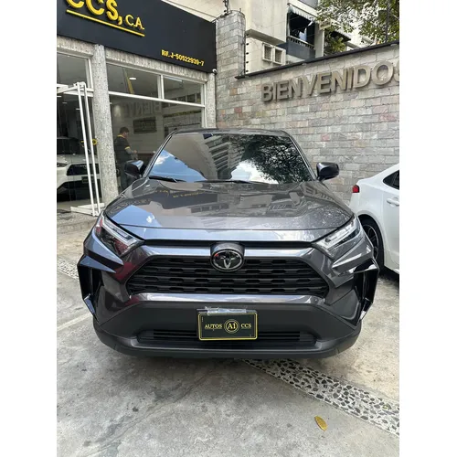 Toyota RAV4 XLE 2024 Gris Caracas