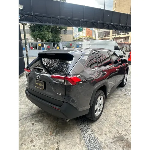 Toyota RAV4 XLE 2024 Gris Caracas