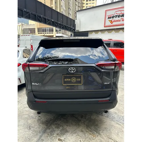 Toyota RAV4 XLE 2024 Gris Caracas