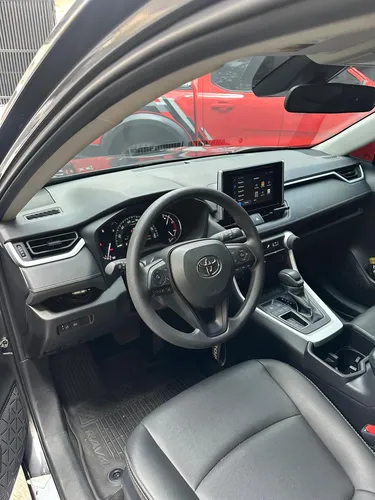 Toyota RAV4 XLE 2024 Gris Caracas
