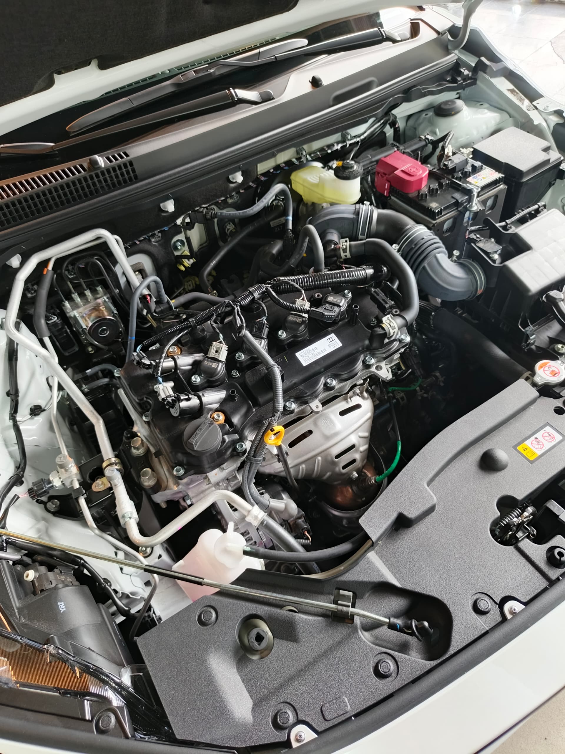 SEDAN TOYOTA YARIS E 2025 blanco3