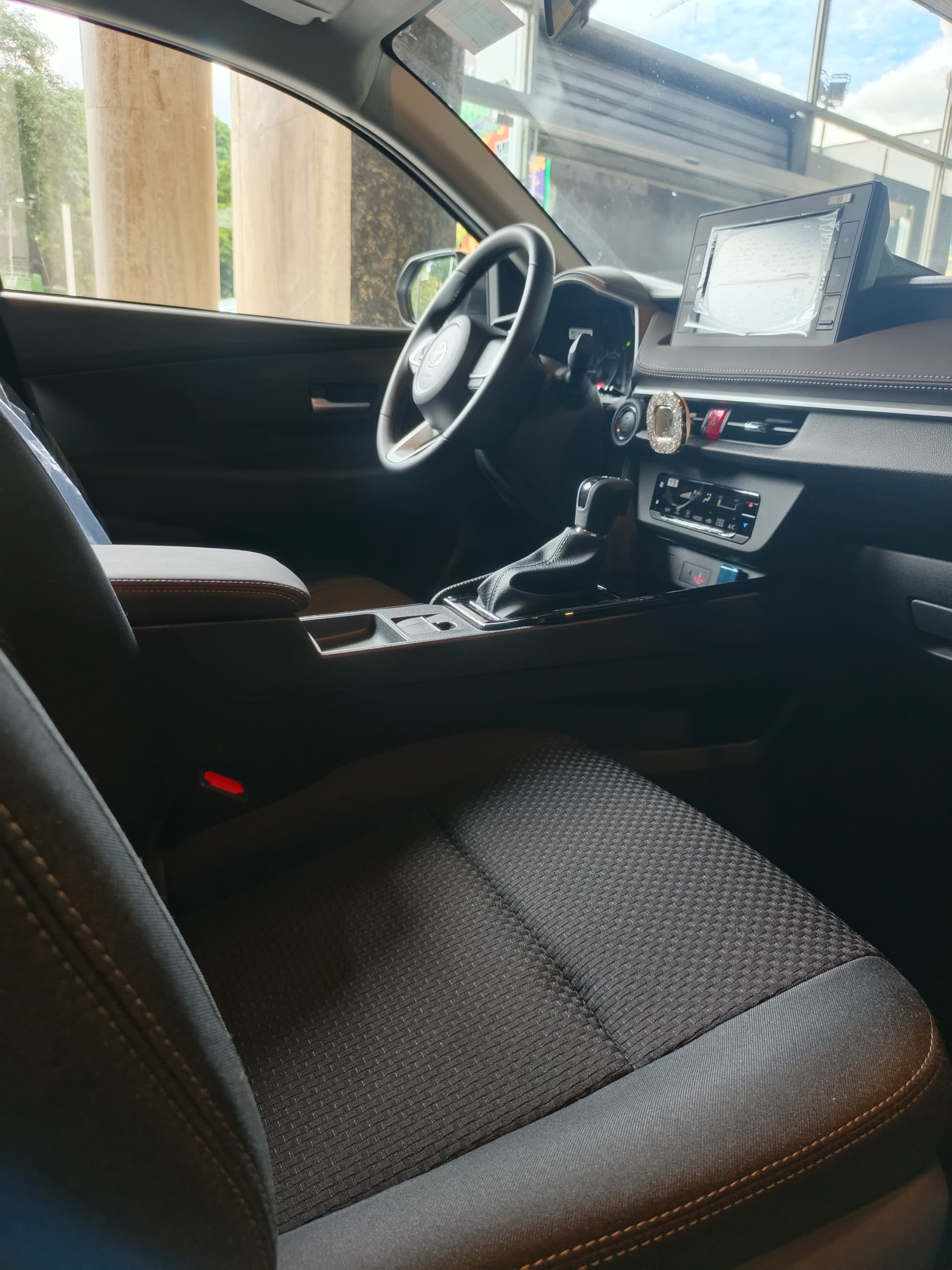 Toyota Yaris E 2025 Blanco Caracas