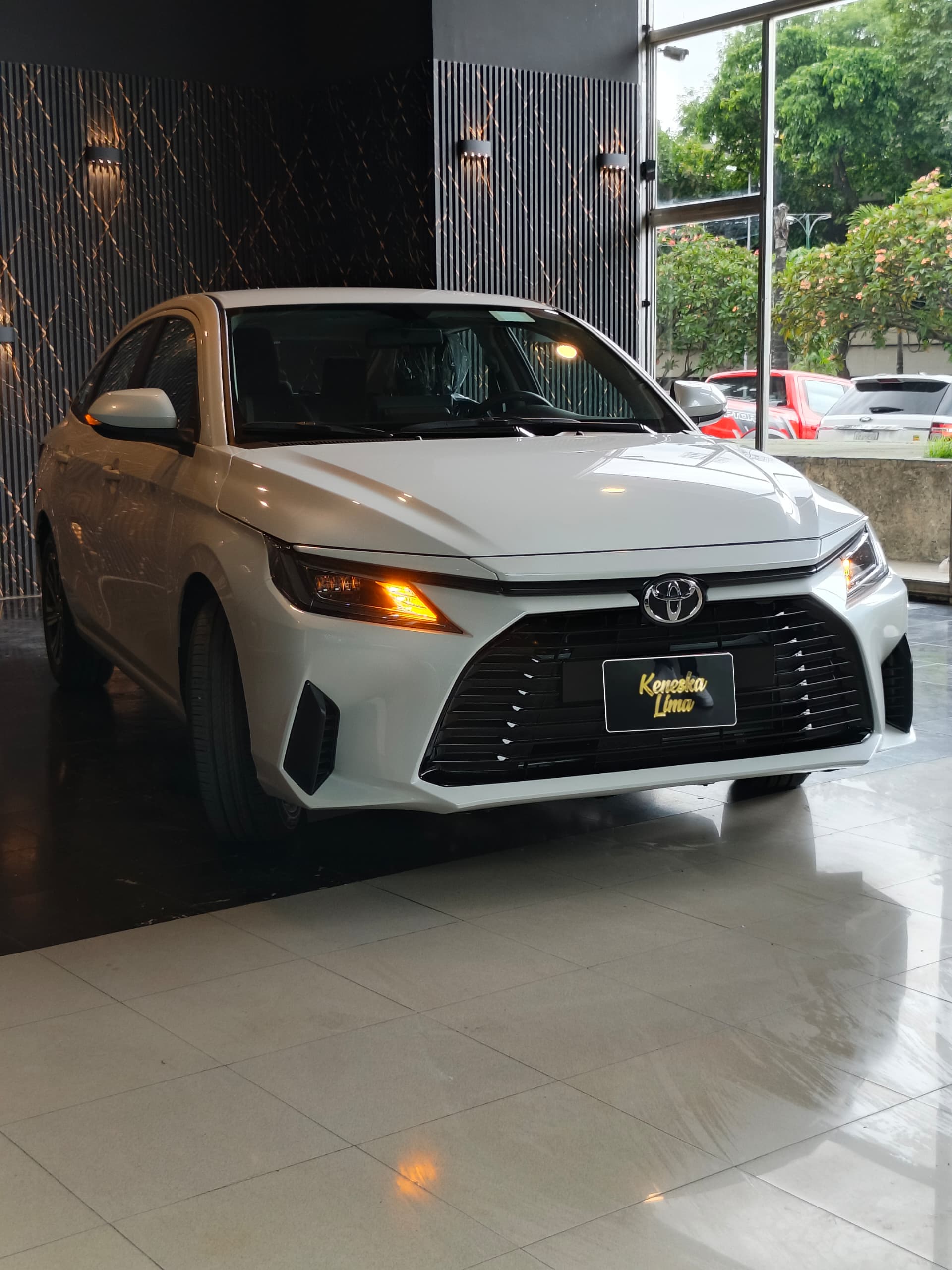 Toyota Yaris E 2025 Blanco Caracas