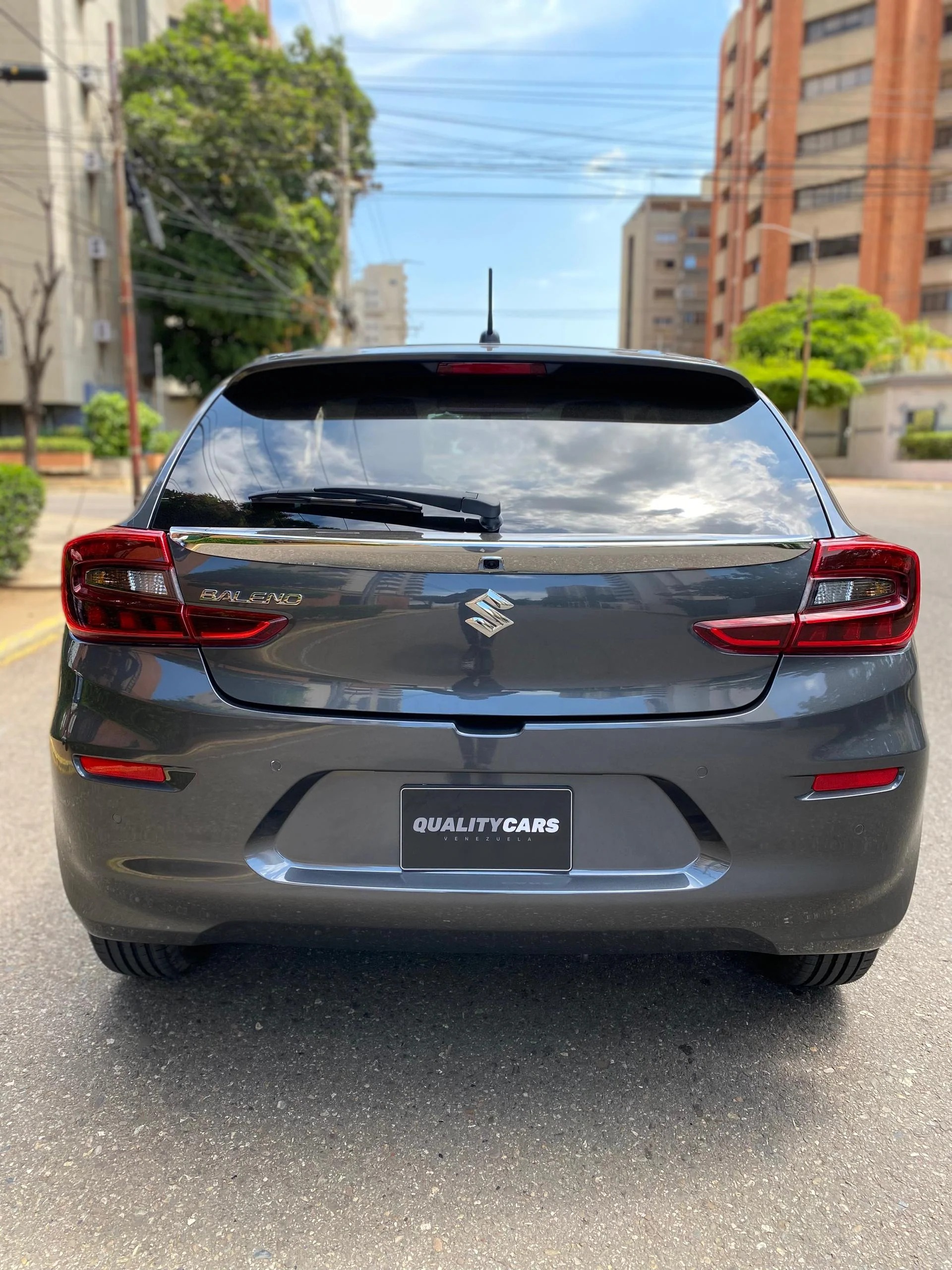 Suzuki Baleno Glx 2025 Gris Caracas