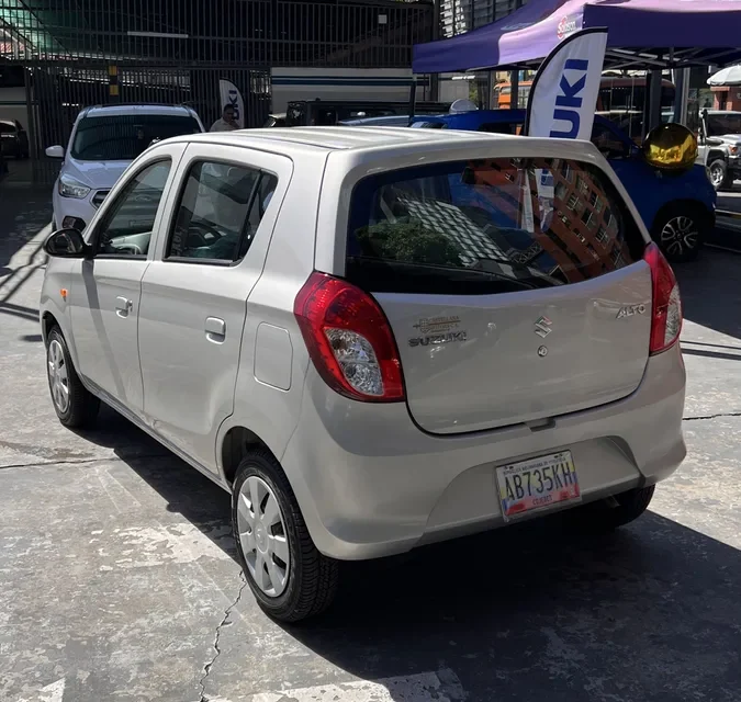 Suzuki Alto GL 2024 plata2
