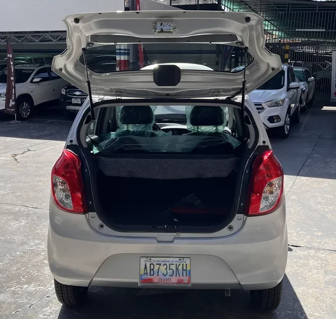 Suzuki Alto GL 2024 plata4