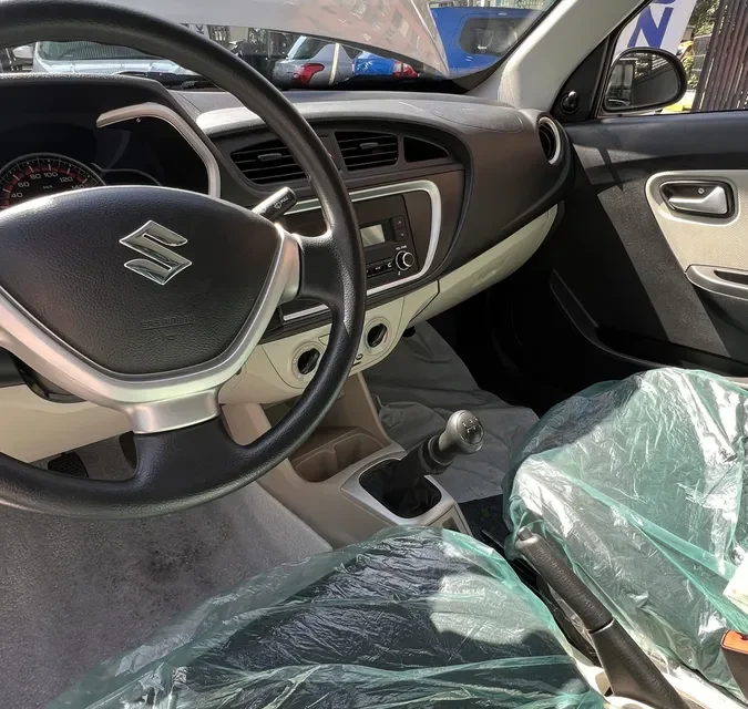 Suzuki Alto GL 2024 plata5