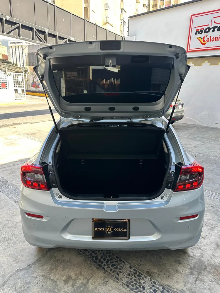 Suzuki Baleno 2024 Plateado Caracas