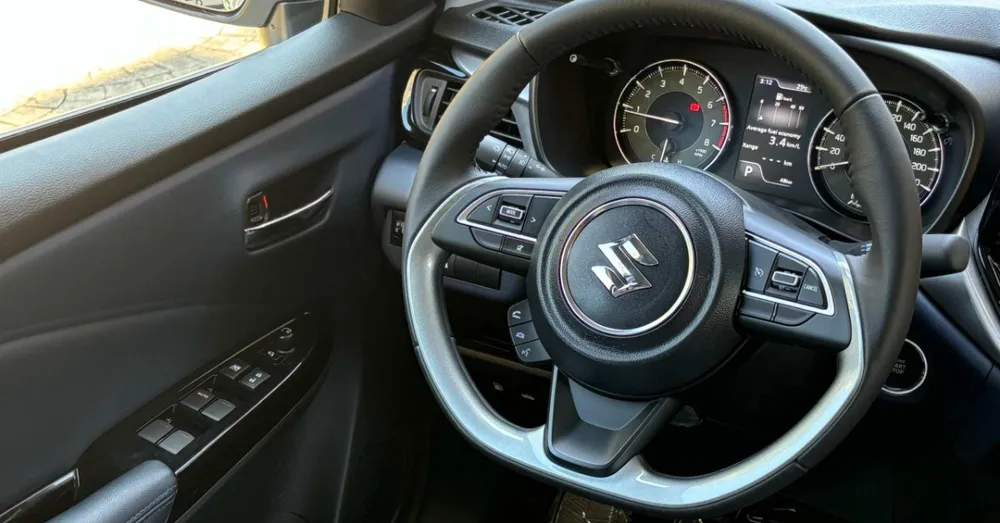 Suzuki Baleno 2025 Gris Caracas