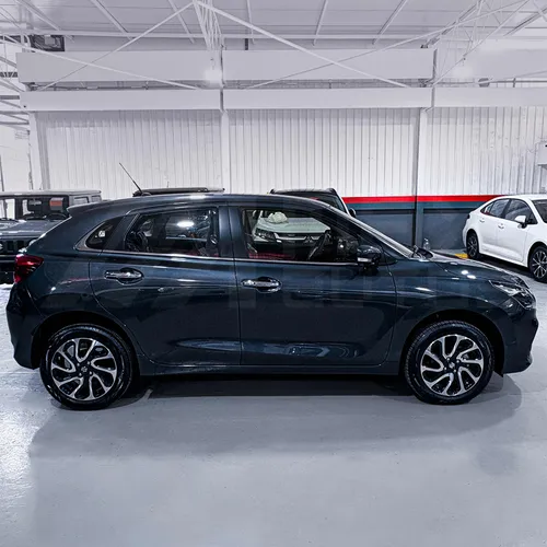 Suzuki Baleno GLX 2026 Gris Caracas