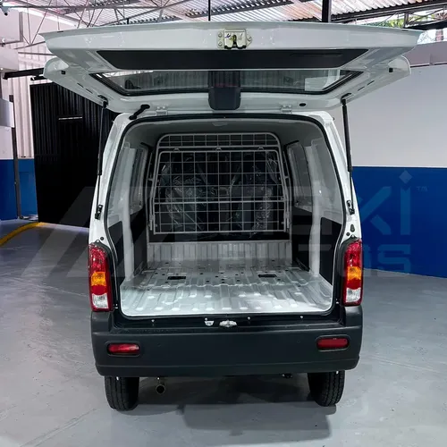 Suzuki EECO 2026 Plateado Caracas