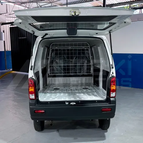 Suzuki EECO 2026 Plateado Caracas