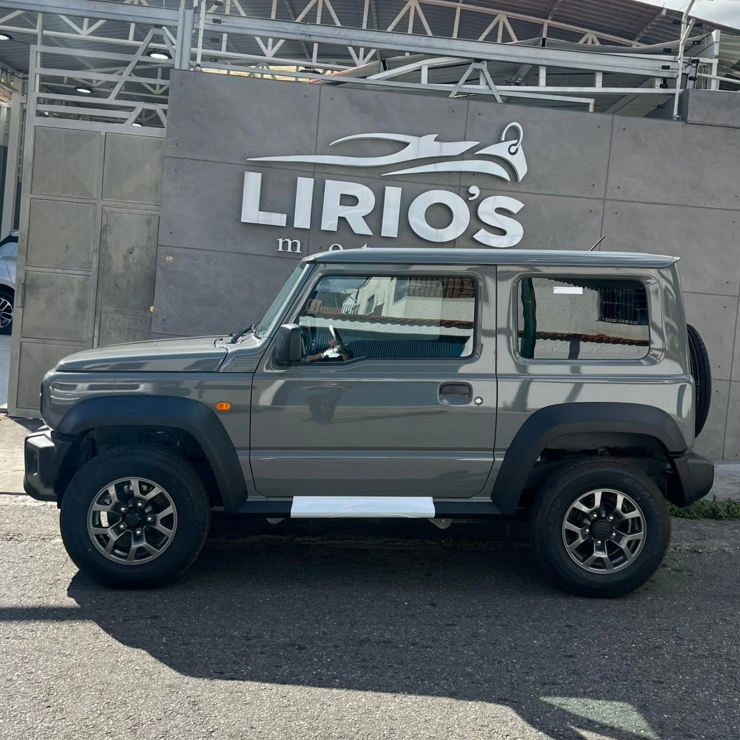Suzuki Jimny 2024 Gris
