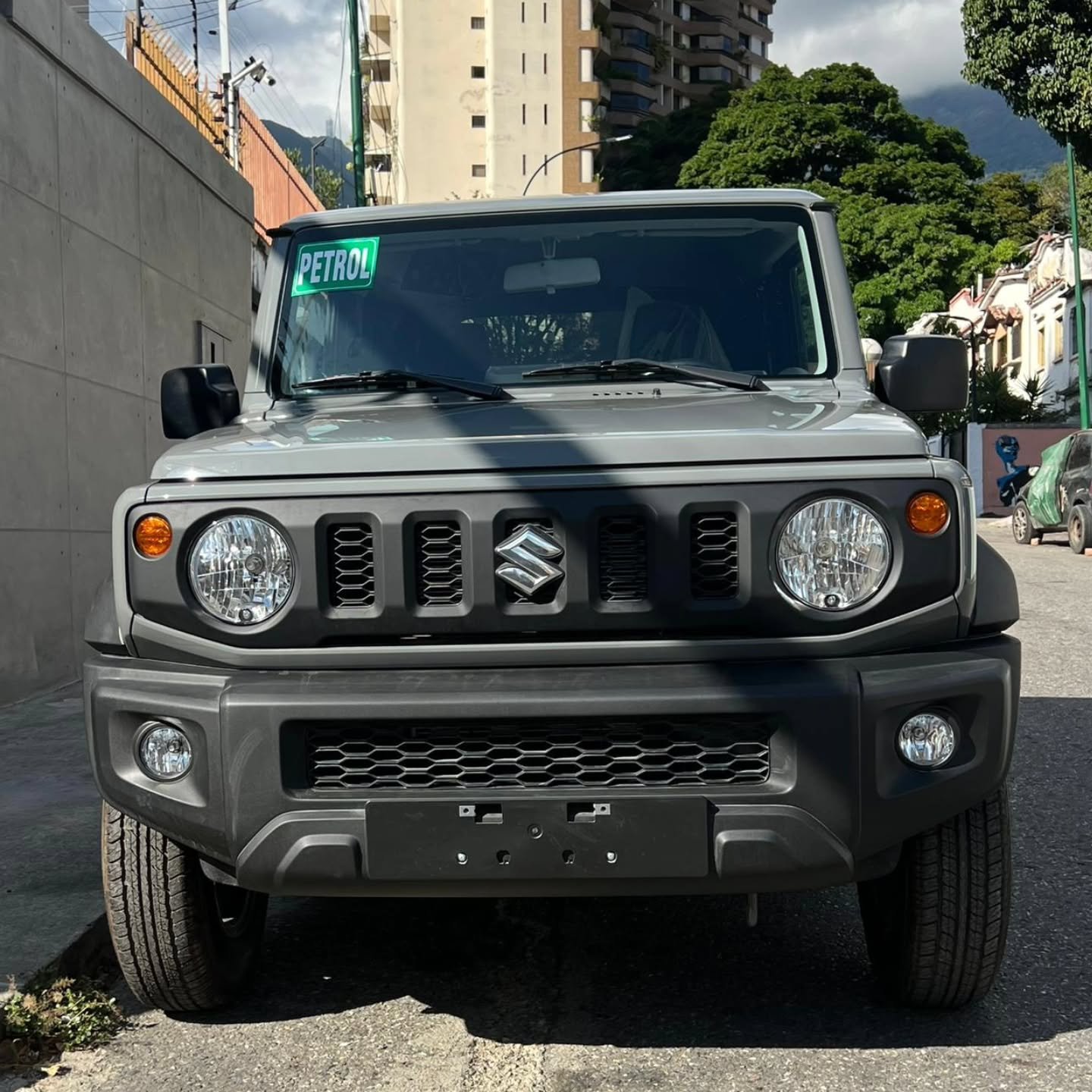 Suzuki Jimny 2024 Gris