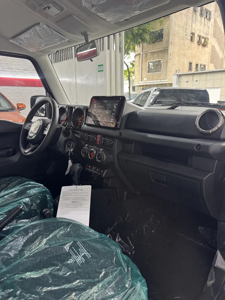 Suzuki Jimny 2026 Gris Caracas