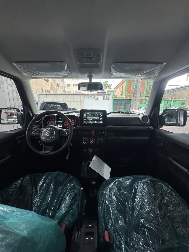 Suzuki Jimny 2026 Gris Caracas