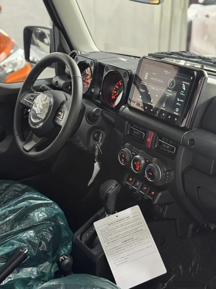 Suzuki Jimny 2026 Gris Caracas