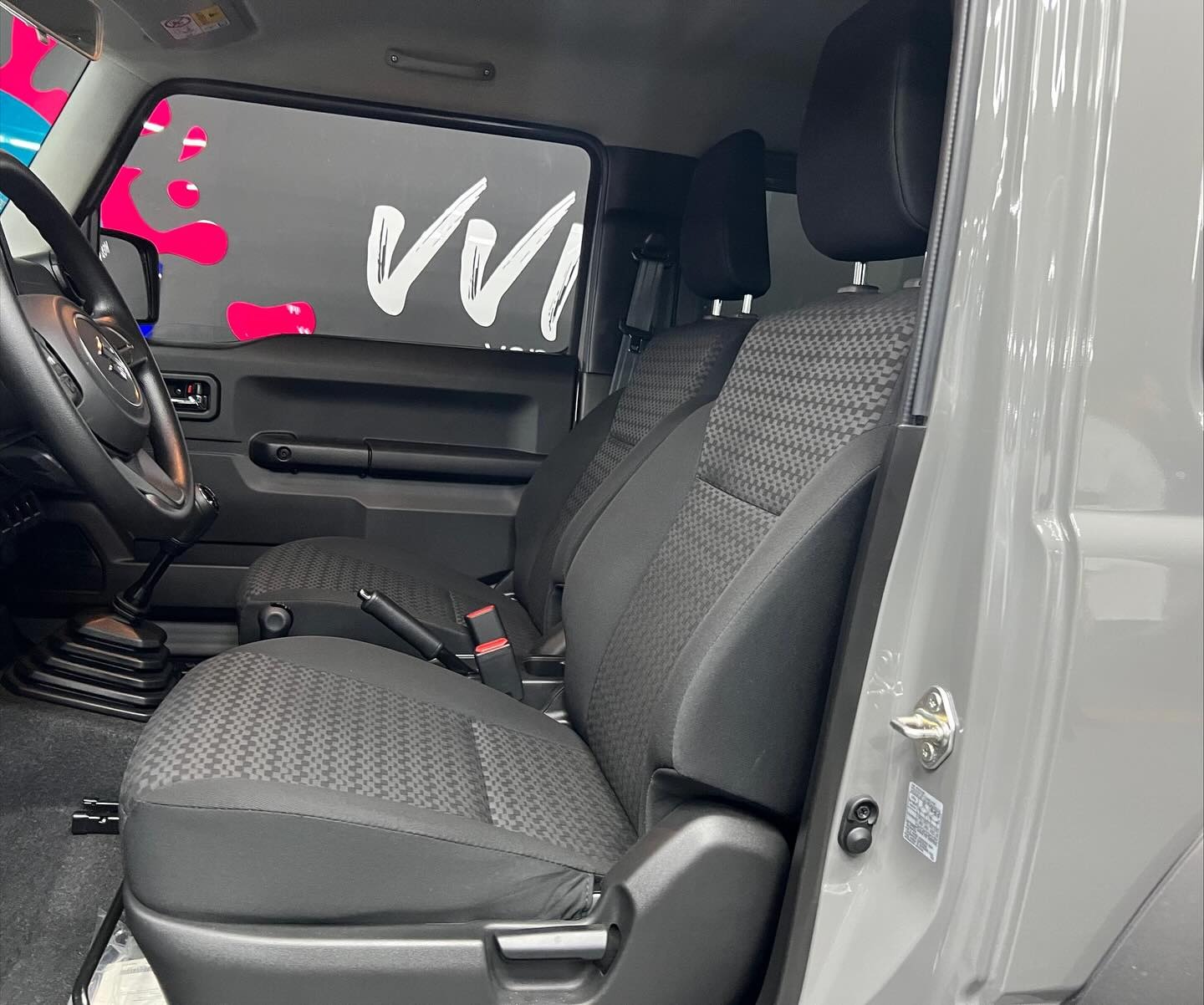 Suzuki Jimny All Grip 2024 gris12