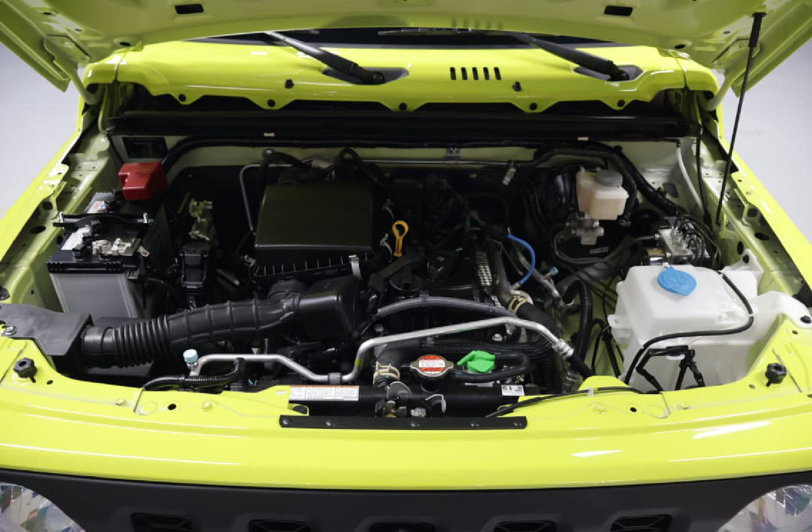 Suzuki Jimny GL 3 Puertas 2026 verde13