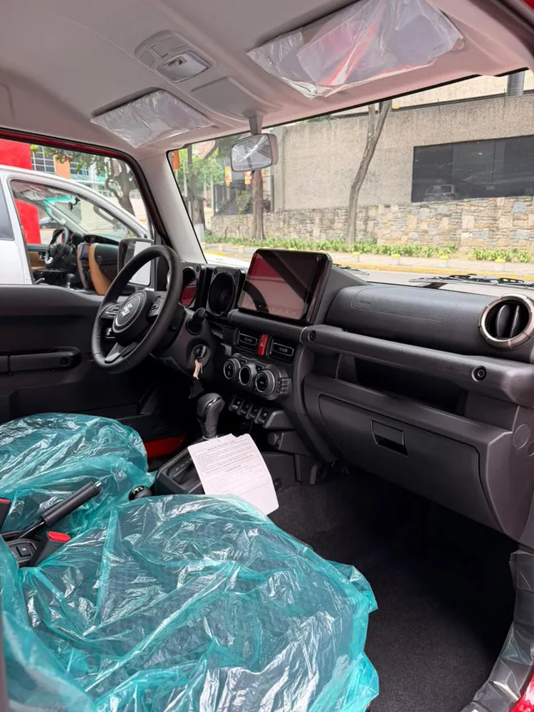 Suzuki Jimny GLX 2025 Rojo Caracas