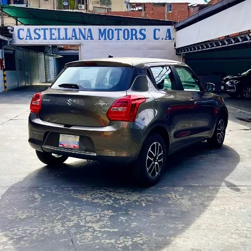 Suzuki Swift 2024 Gris Caracas