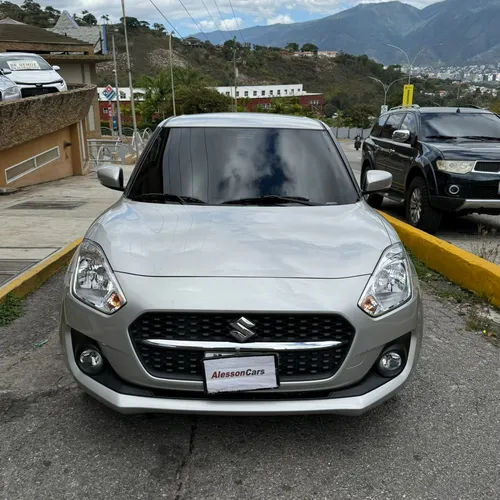 Suzuki Swift 2024 Gris Caracas