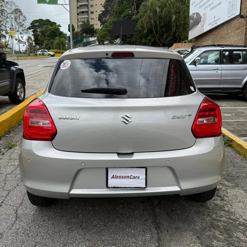 Suzuki Swift 2024 Gris Caracas