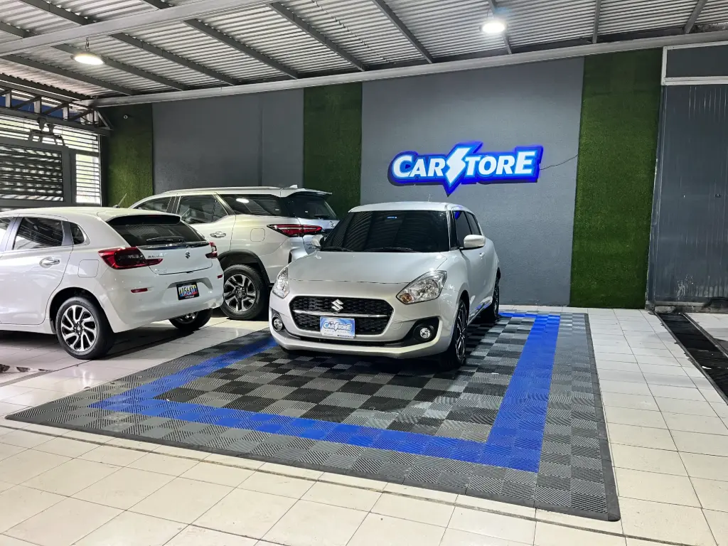 Suzuki 2024 Plateado Caracas